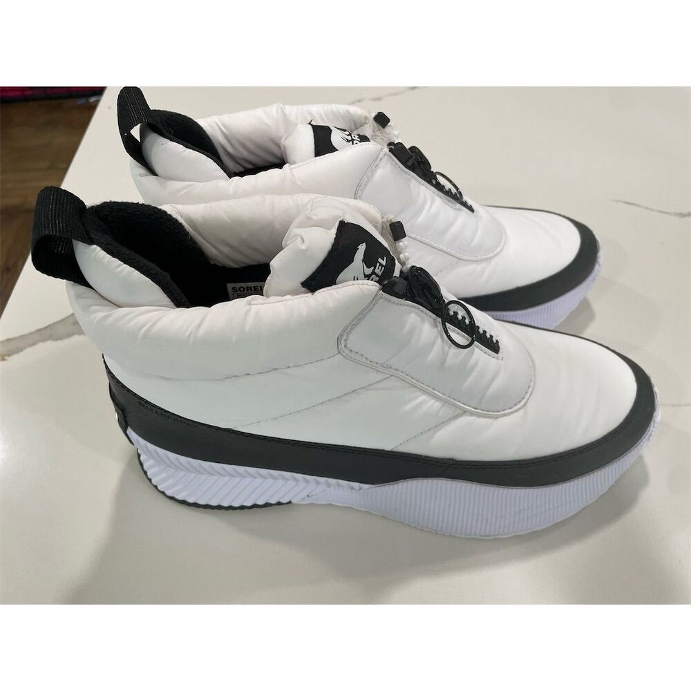 Sorel White and Black Winter Boots